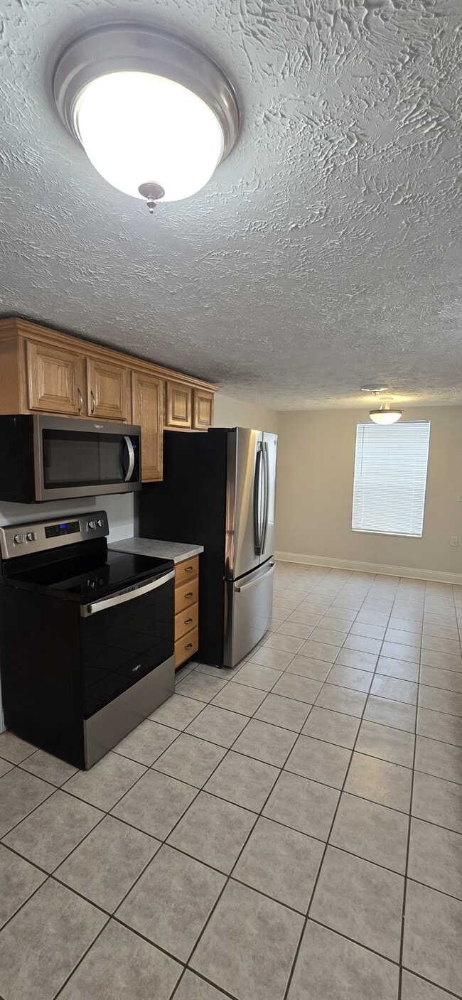 Building Photo - 6026 E Fieldstone Hills Dr