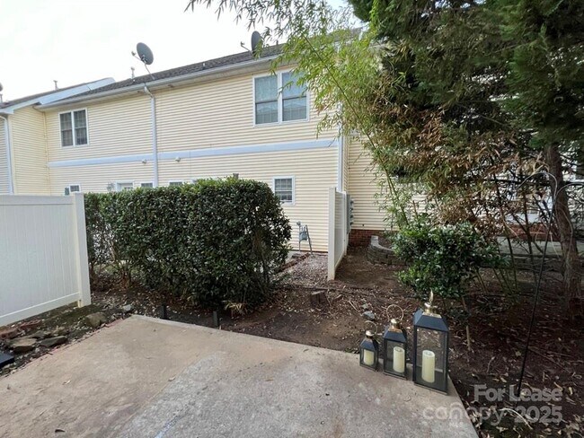 Building Photo - 7014 Elm Hill Ct