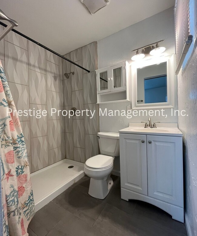Building Photo - Welcome to This Lovely 3/2.5 East Side Home!!