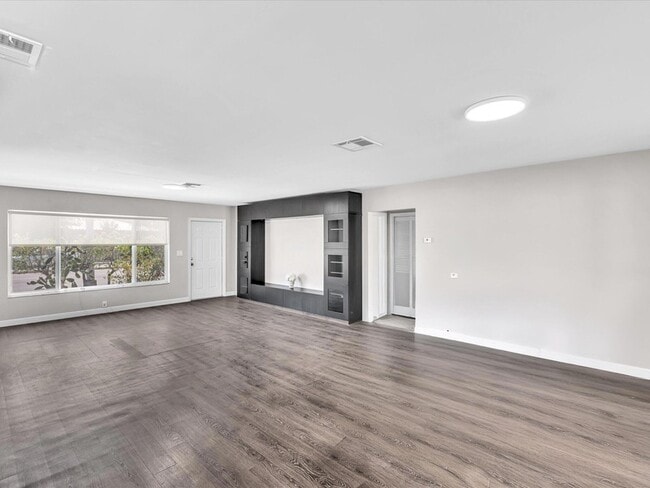 Building Photo - 54 SW 16th St