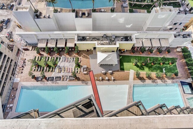 Building Photo - 1300 S Miami Ave