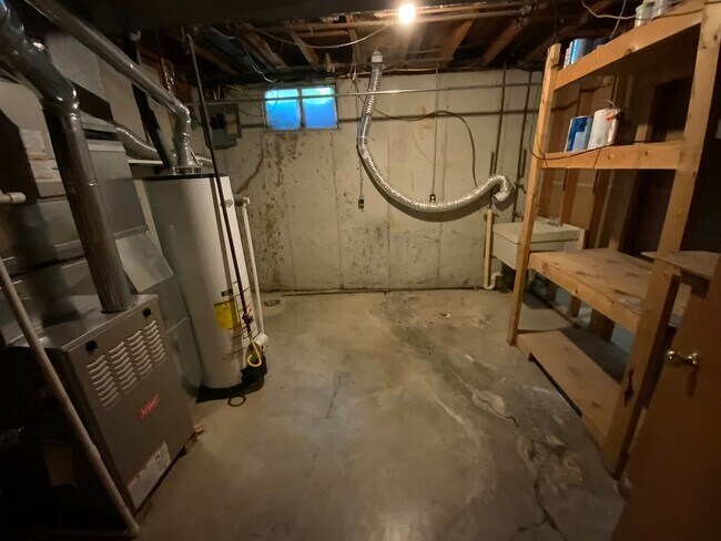 Building Photo - 409-411 Brewer Dr