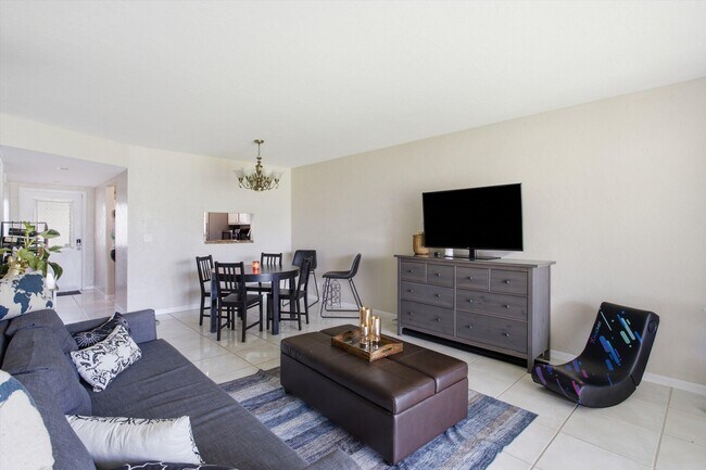 Building Photo - 2800 Fiore Way