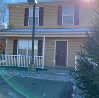 Building Photo - 3 Bedroom 2.5 Bath Townhouse