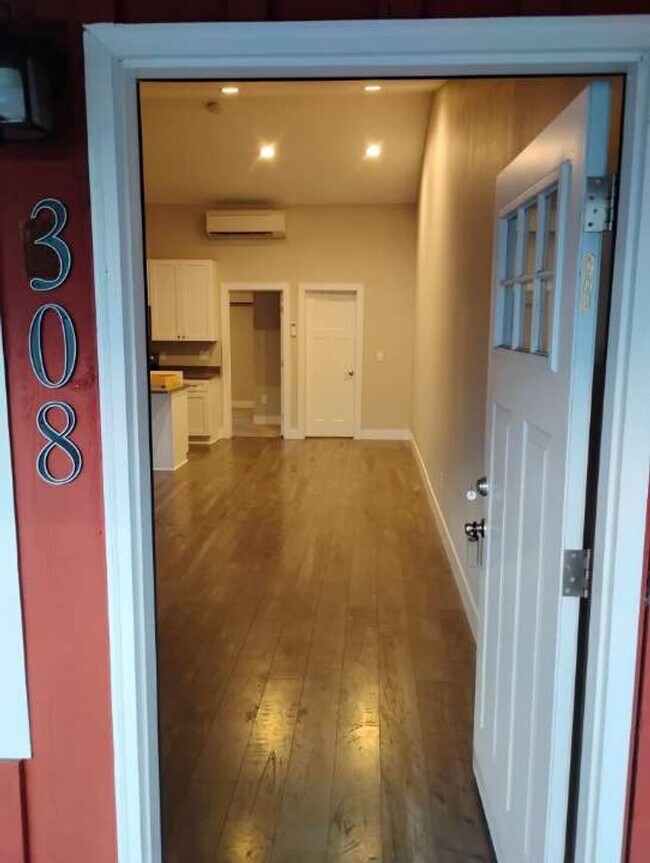 Building Photo - 00830