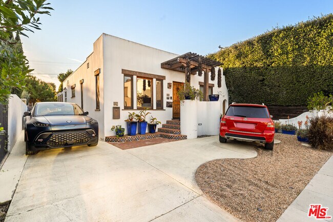 Building Photo - 545 Norwich Dr