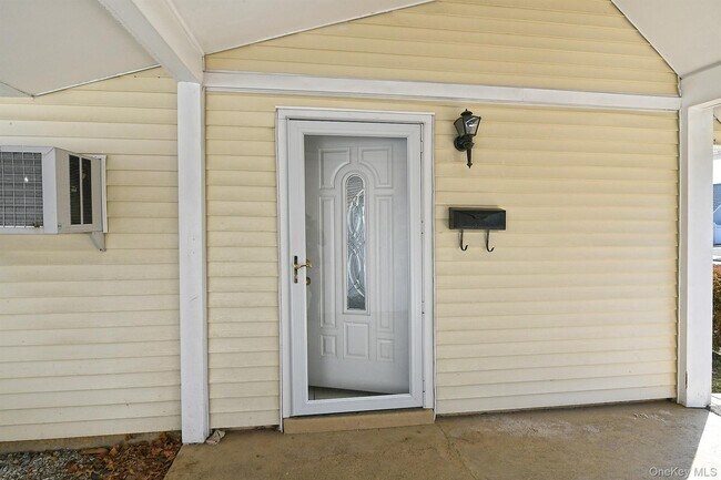 Building Photo - 33 Robin Ln