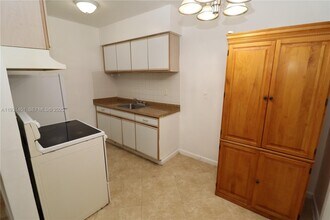 Building Photo - 1708 N 16th Ave