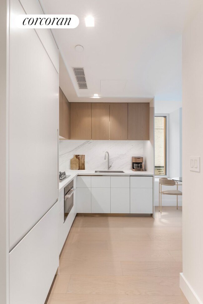 Building Photo - 208 Delancey St