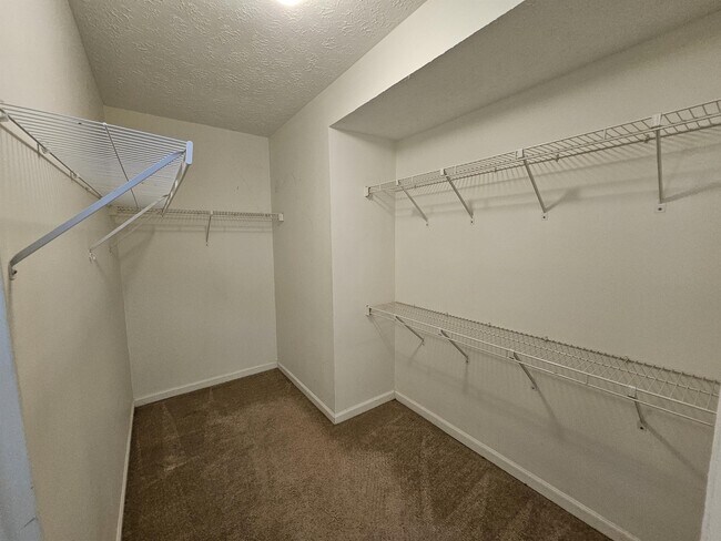 Building Photo - 7645 Bayridge Dr