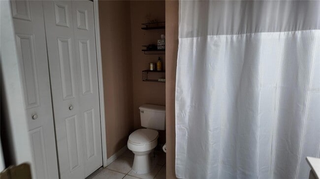 Building Photo - 723 Lady Diana Dr