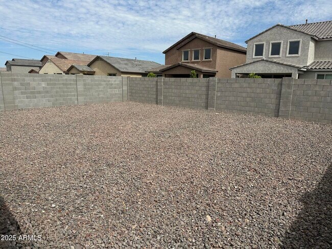 Building Photo - 6936 W Beth Dr