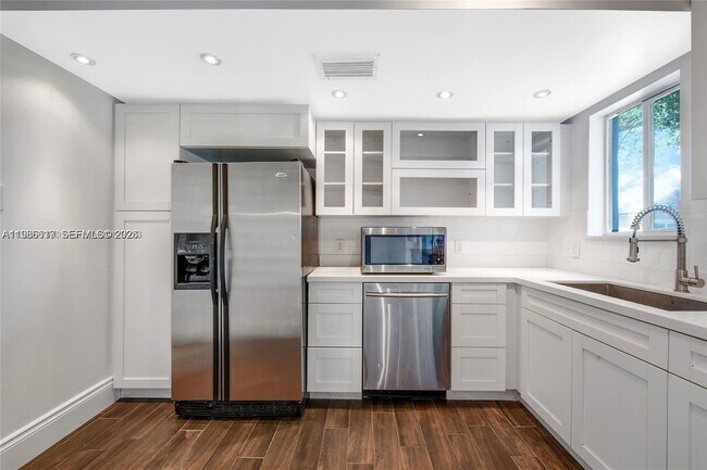 Building Photo - 9005 SW 56th St