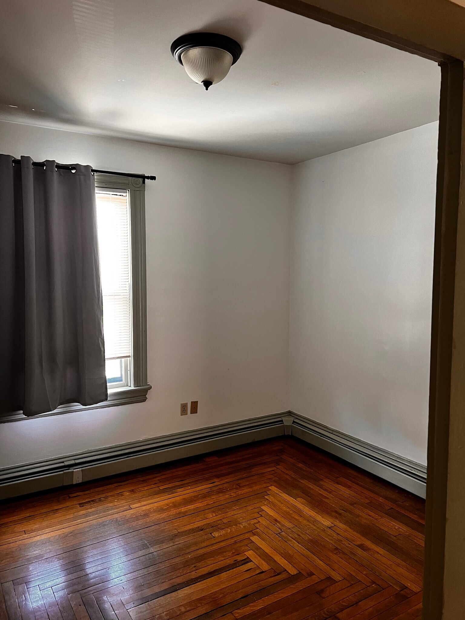 Building Photo - 397 Cranston St