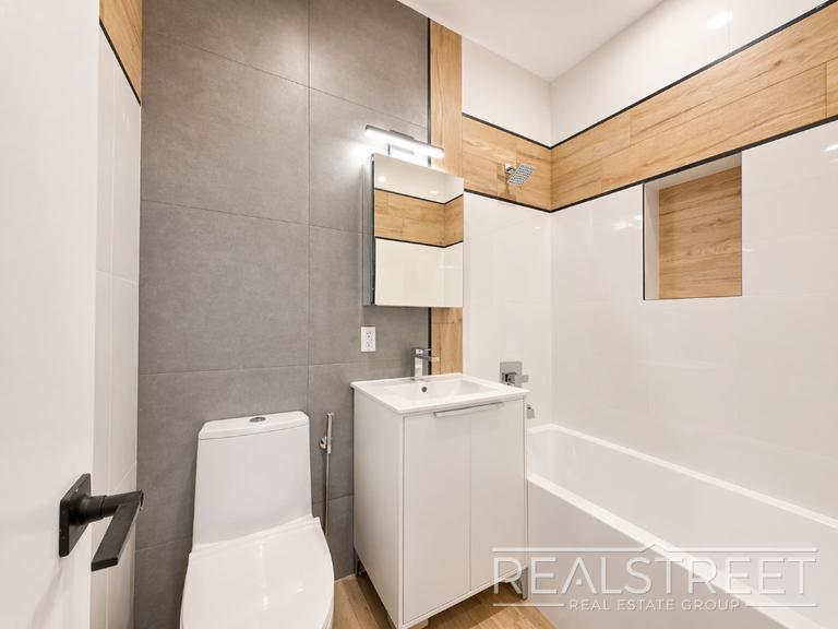 Building Photo - Rogers Avenue