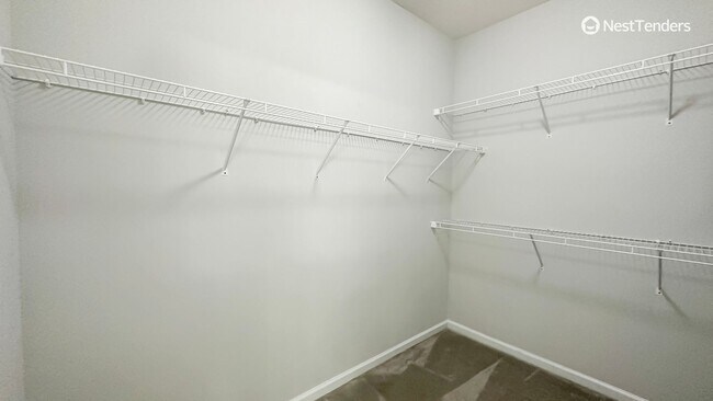 Building Photo - Four Bedrooms in the Heart of Nassau County!