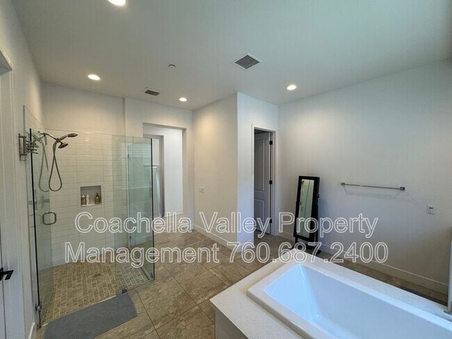 Building Photo - 74635 Tesla Dr