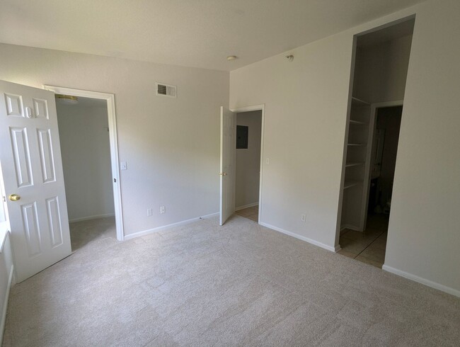 Building Photo - Charming 2BR Condo in Aurora