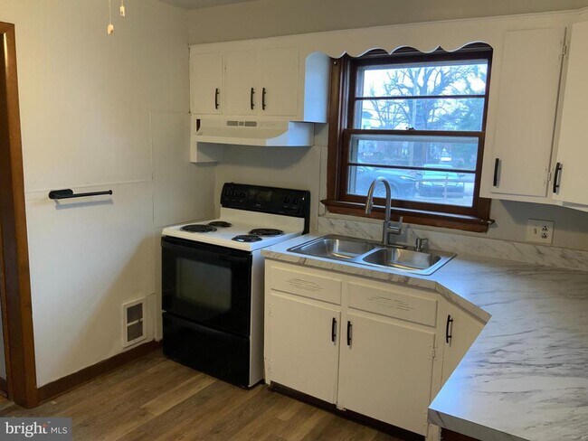 Building Photo - 334 Blue Bell Rd