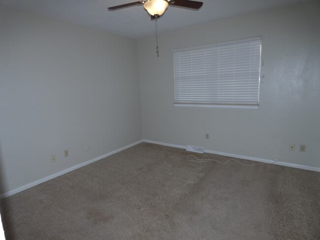 Building Photo - 5903 Creek View Dr