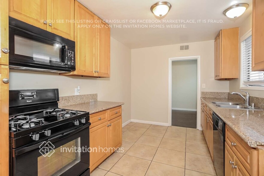 Building Photo - 12706 Muroc St