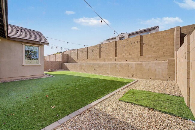 Building Photo - 6954 W Maya Way