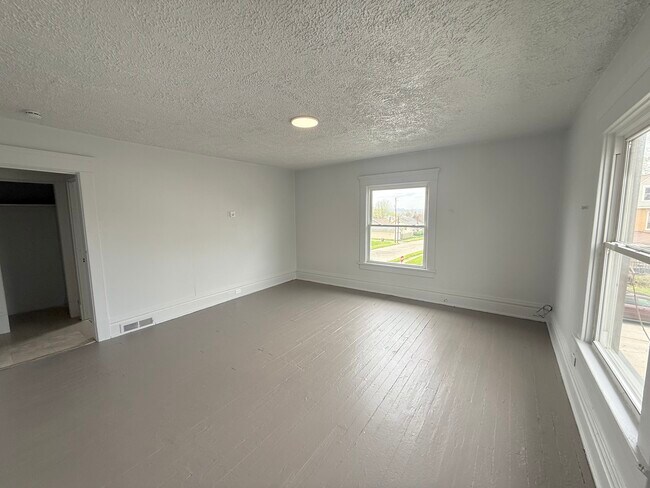 Building Photo - 343 Cedar Ave