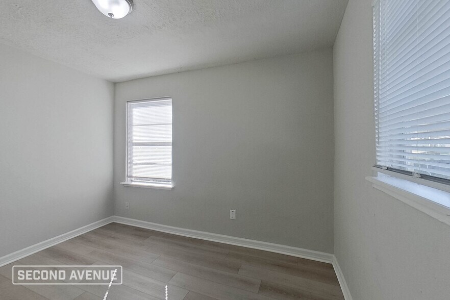 Building Photo - 205 Tilden Dr