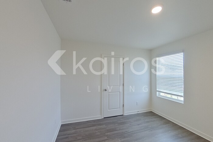 Building Photo - 145 George Oxford Dr