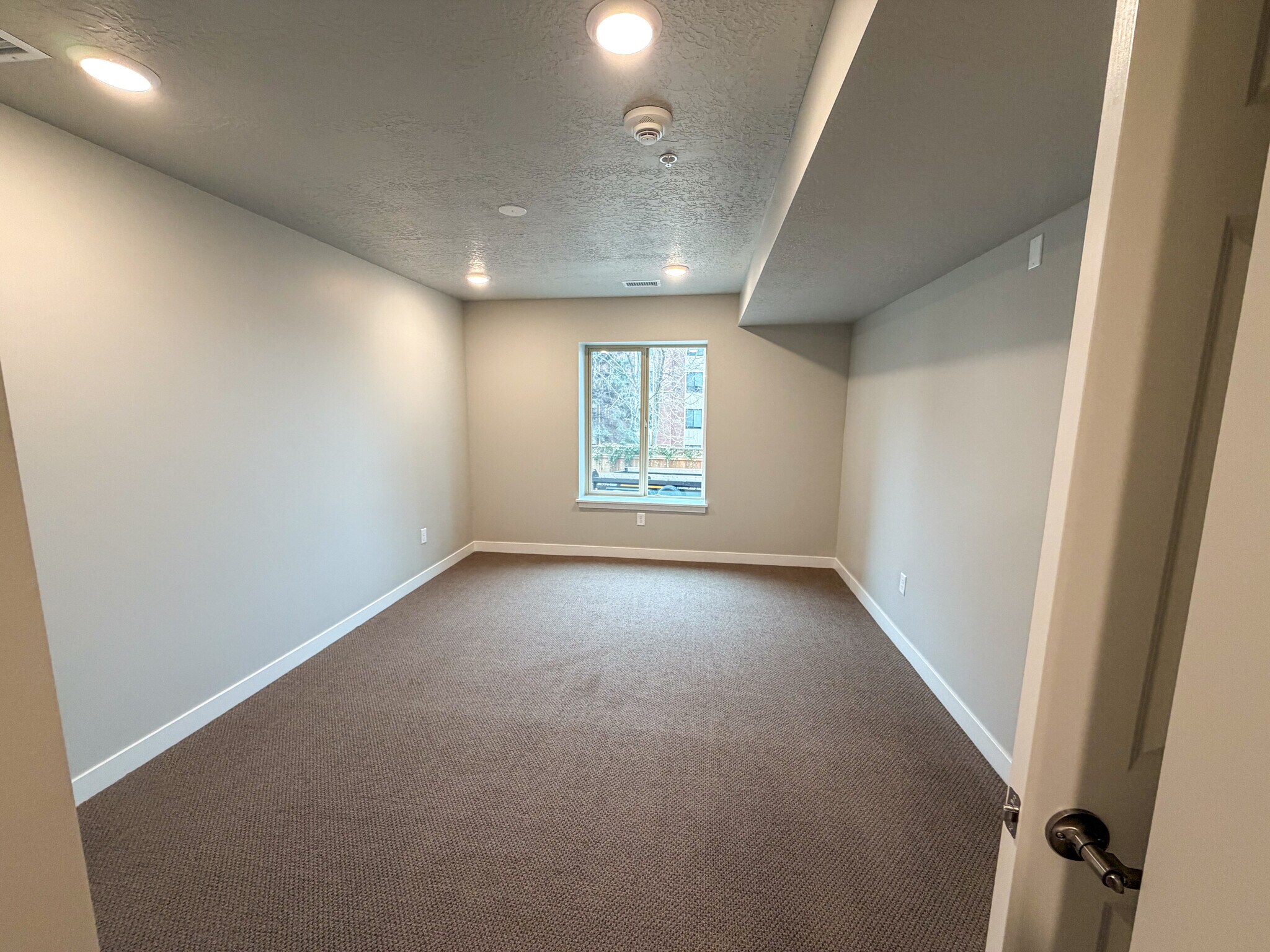 Building Photo - 1032 E 400 S