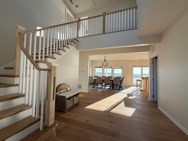 Building Photo - 802 N Harvard Ave