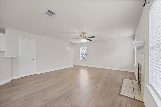 Building Photo - 336 Celery Loop