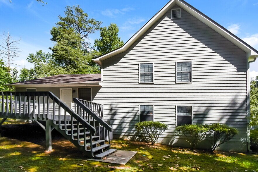 Building Photo - 2721 Candler Ln