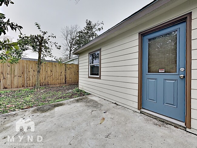 Building Photo - 6703 England St