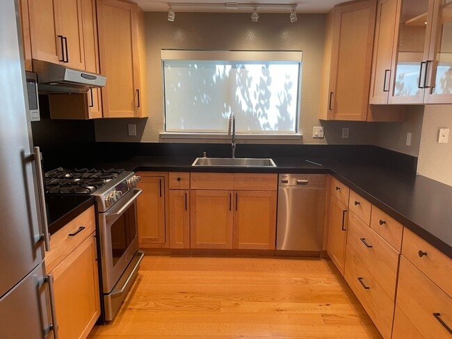 Primary Photo - Beautiful End Unit Condo in Bennett Valley!
