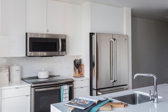 Building Photo - LUXURY FENWAY STUDIO AVAILABLE FOR A MID-AUGUST MOVE-IN - LAUNDRY IN-UNIT, A/C