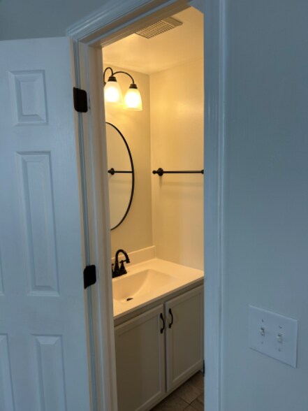 Building Photo - 5050 Lamppost Cir