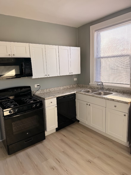 Building Photo - 9630 S Forest Ave