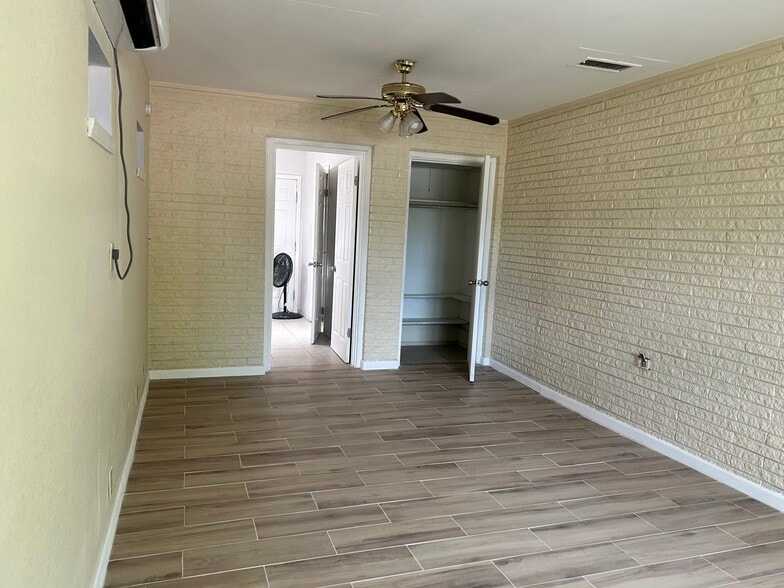 Bonus Room AC minisplint - 601 E Williamson Ave