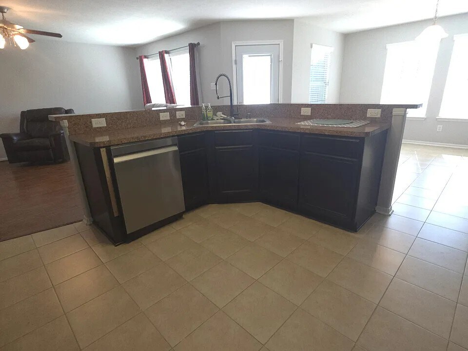 Building Photo - 9403 Sunflower Ridge Ln