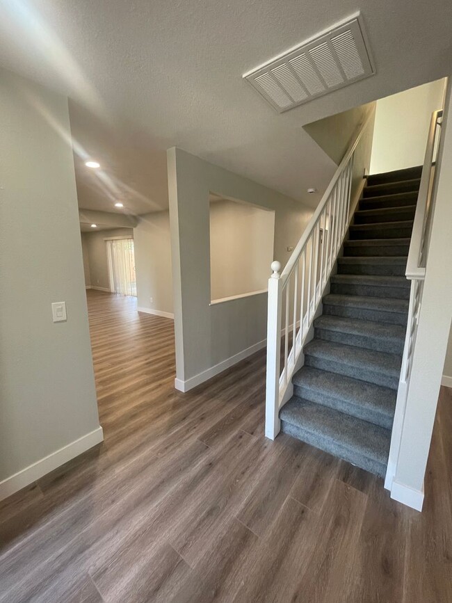 Building Photo - Newly Remodeled 5 Bedroom 3 Bath Home in C...