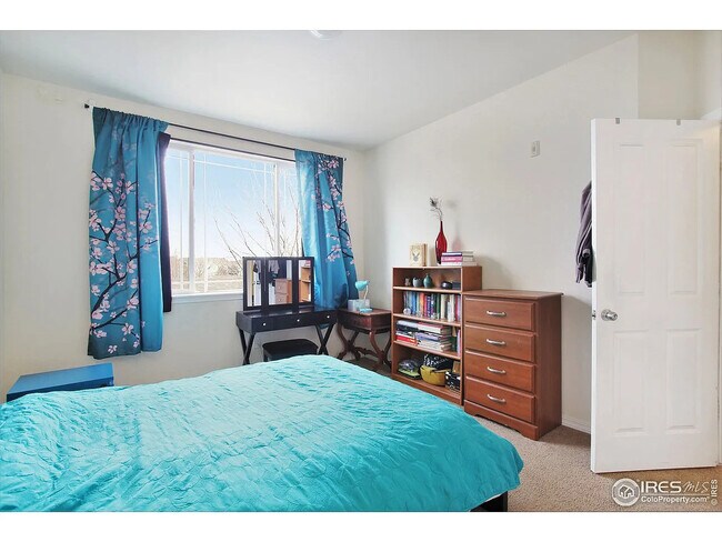 Building Photo - 2450 Windrow Dr