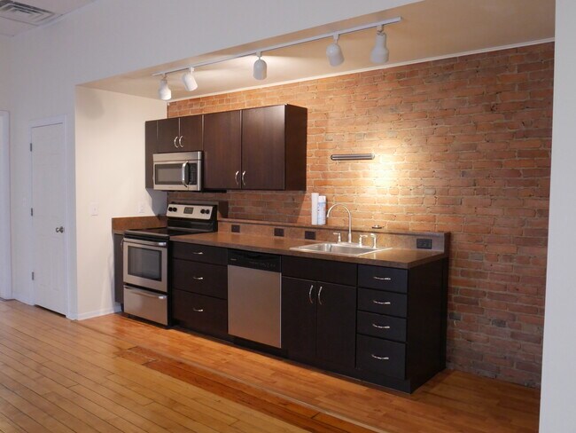 Building Photo - 109 S Main St