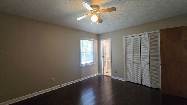 Building Photo - 650 E Raynor Dr