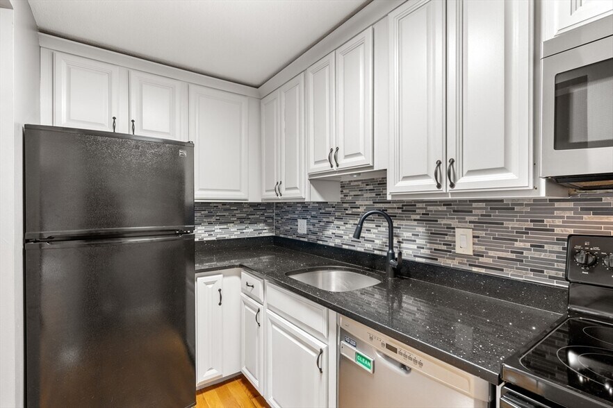 Building Photo - 96 Fountain Ln