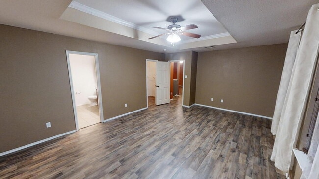 Building Photo - "Spacious 4-Bedroom Gem with 2.5 Baths and...