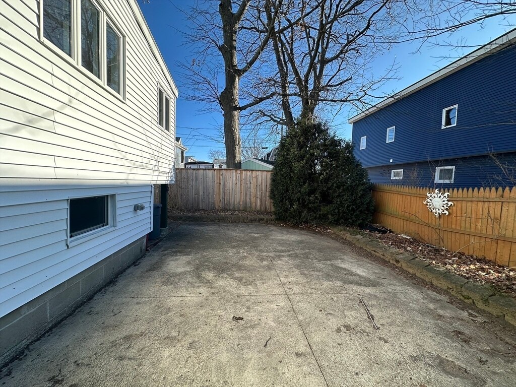 Building Photo - 32 Oak Island Rd