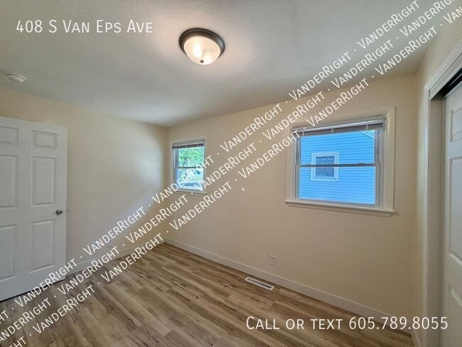 Building Photo - 408 S Van Eps Ave