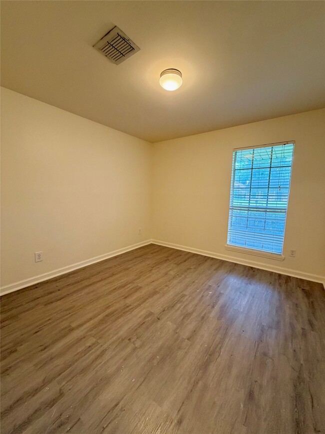 Building Photo - 5422 Winding Way Dr