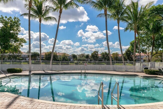 Building Photo - 2833 SW 82nd Ave